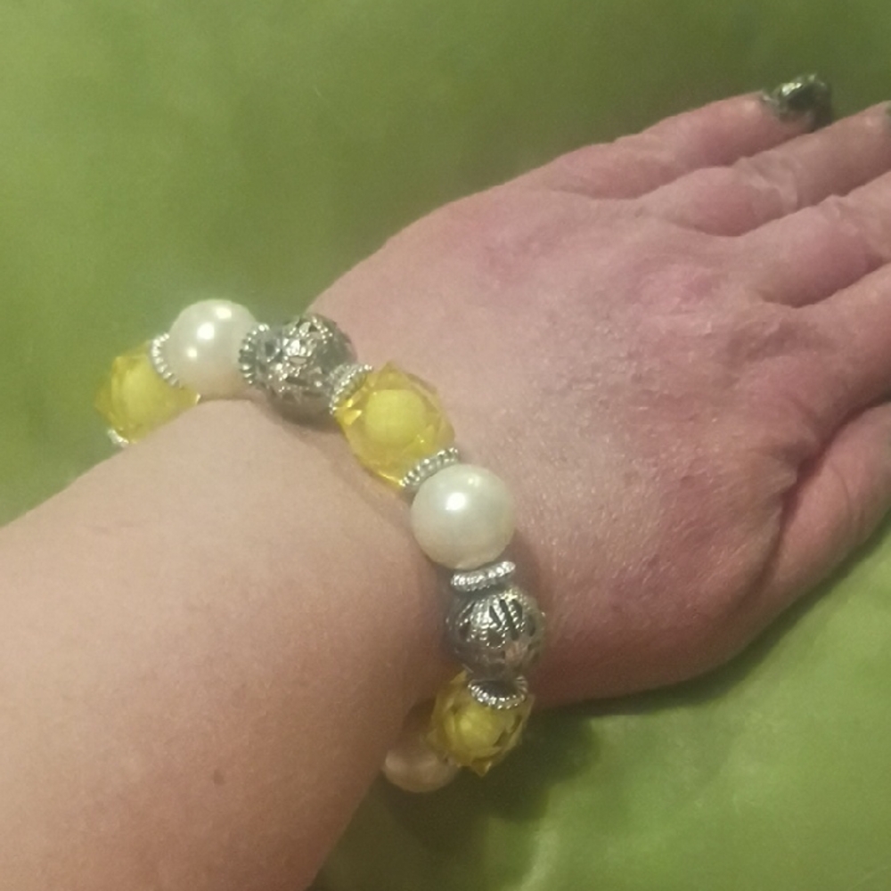 Yellow and White Beaded Stretch Bracelet with Silver Accents